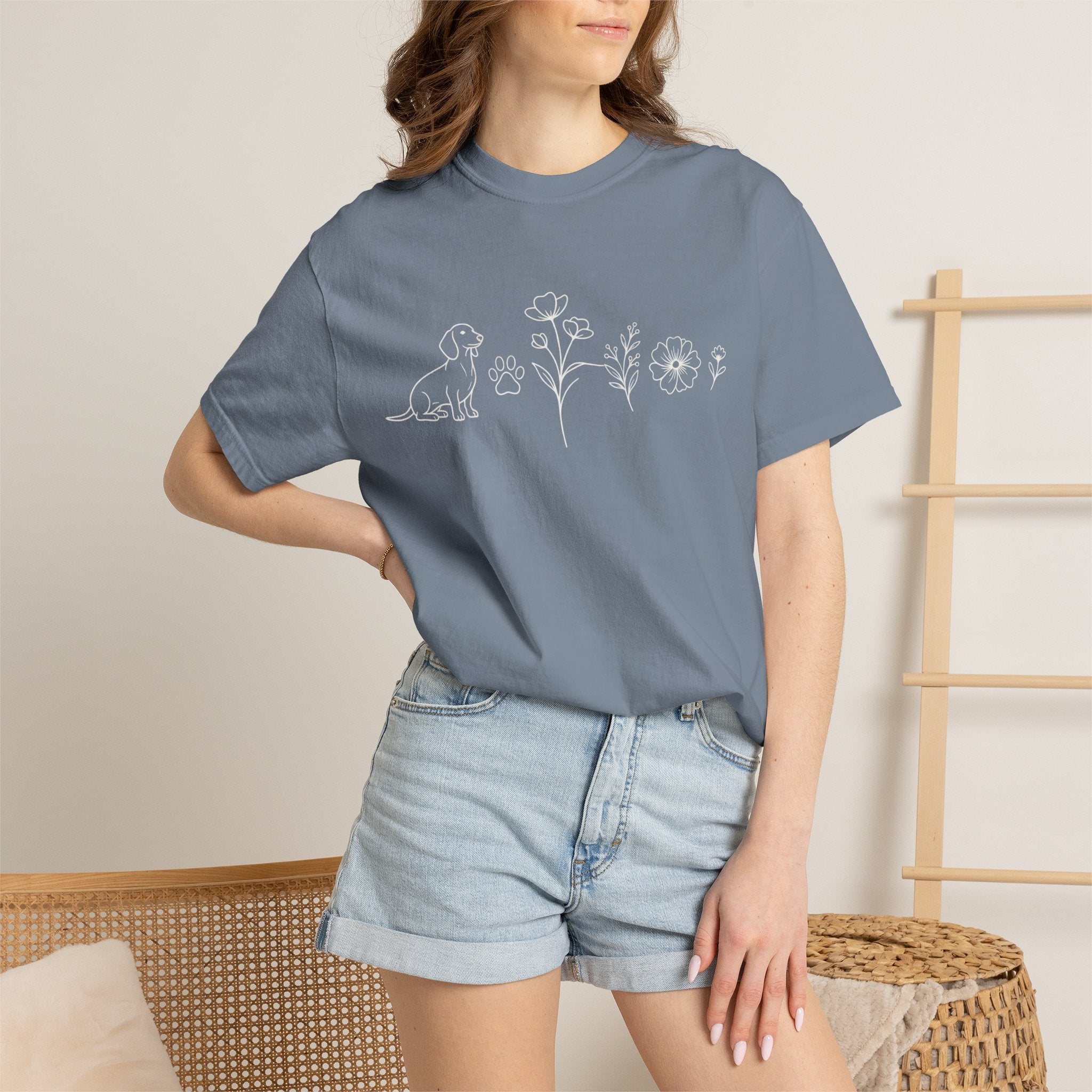 Floral Dachschund Line Art T-Shirt — Minimal Dog & Wildflower Tee