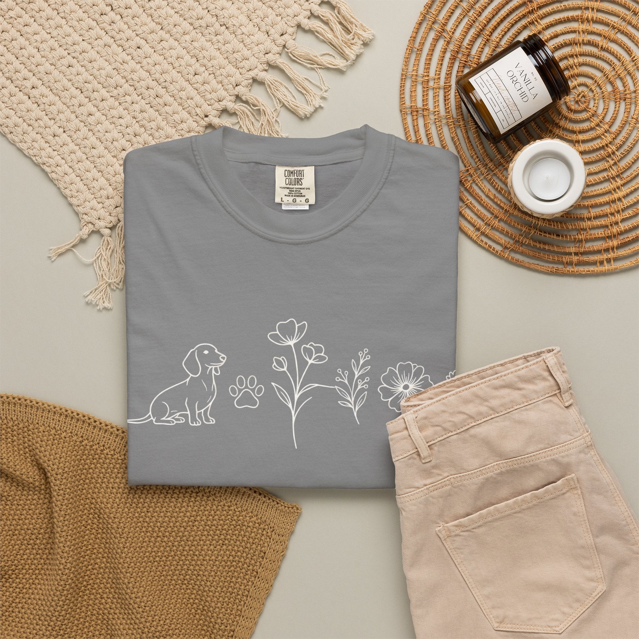 Floral Dachschund Line Art T-Shirt — Minimal Dog & Wildflower Tee